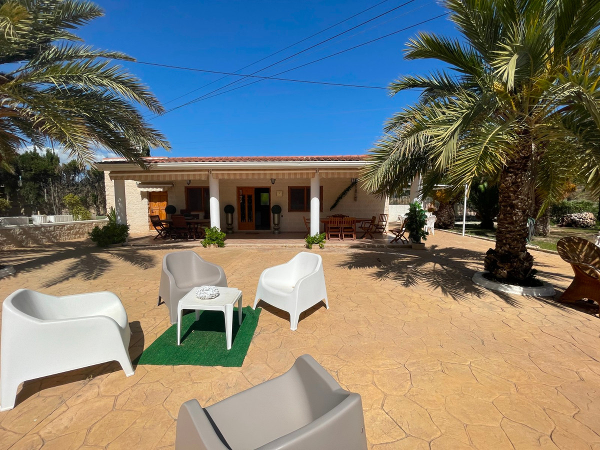 13 Bed Townhouse for sale in Elda Costa Blanca, Alicante, Spain