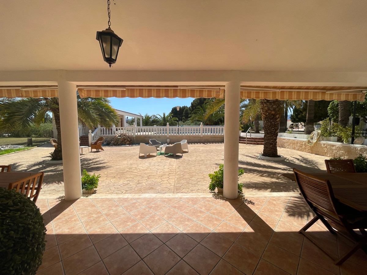 13 Bed Townhouse for sale in Elda Costa Blanca, Alicante, Spain