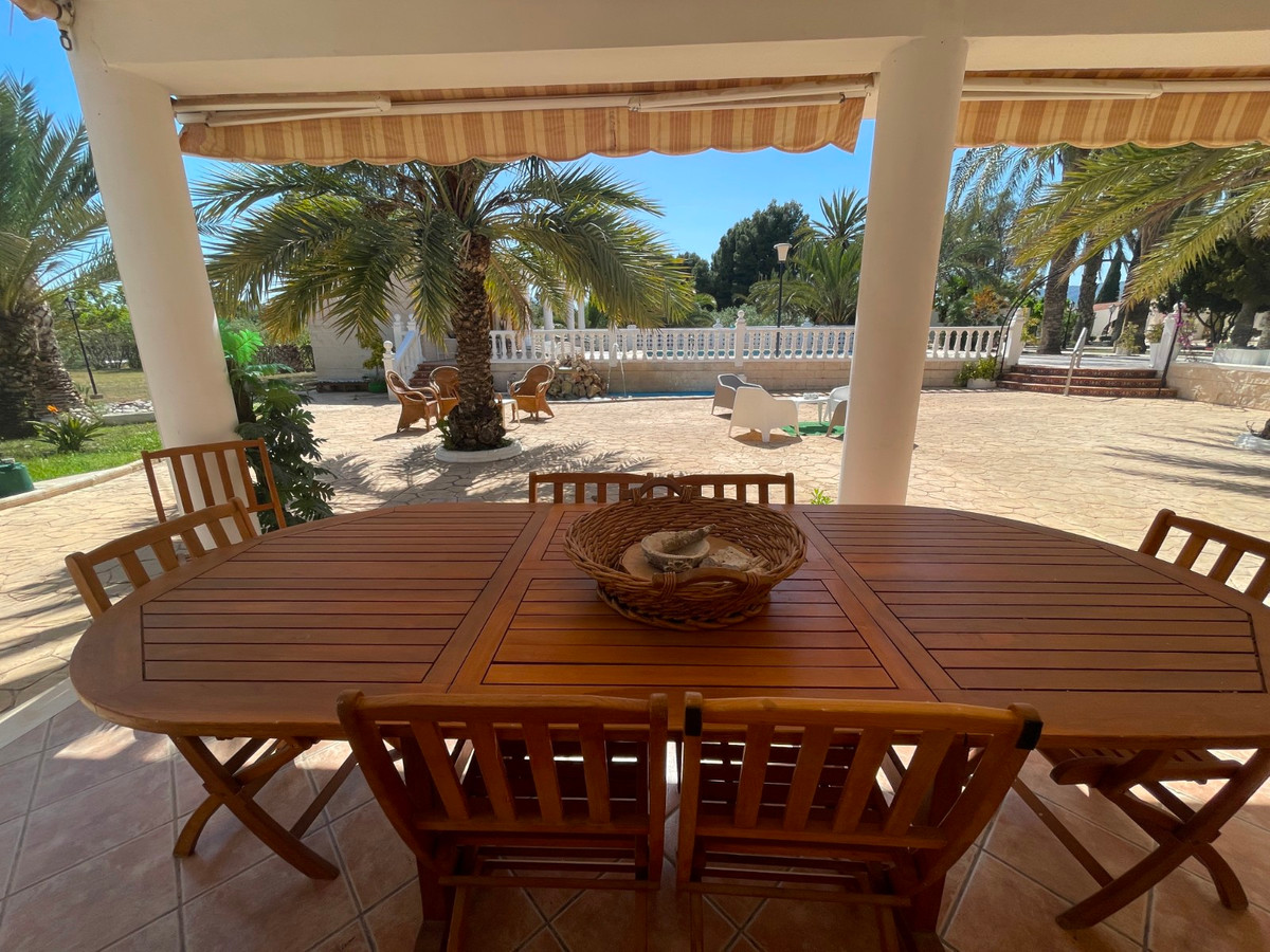 13 Bed Townhouse for sale in Elda Costa Blanca, Alicante, Spain