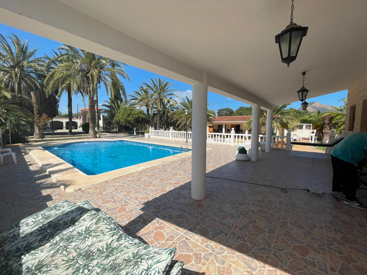 13 Bed Townhouse for sale in Elda Costa Blanca, Alicante, Spain