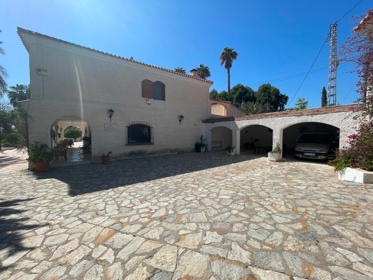 13 Bed Townhouse for sale in Elda Costa Blanca, Alicante, Spain