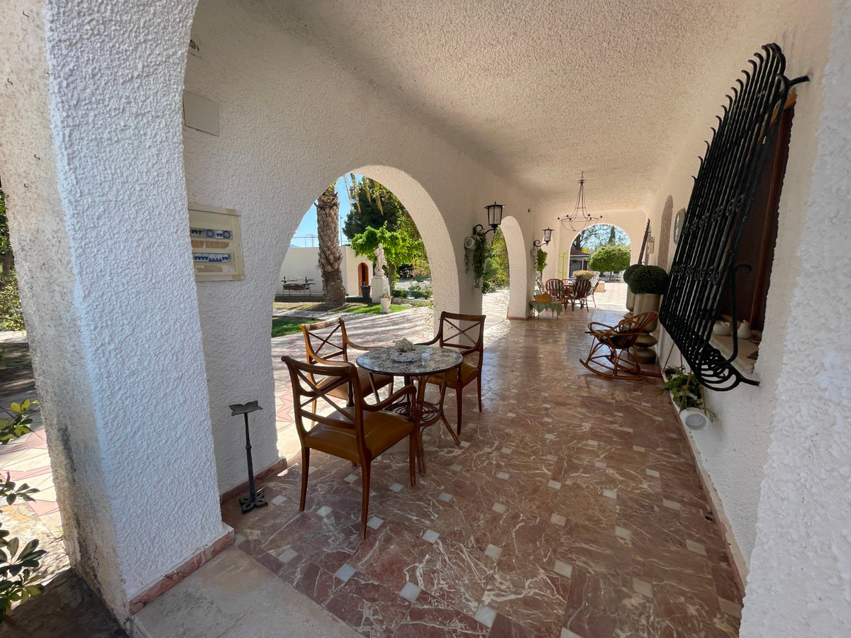 13 Bed Townhouse for sale in Elda Costa Blanca, Alicante, Spain