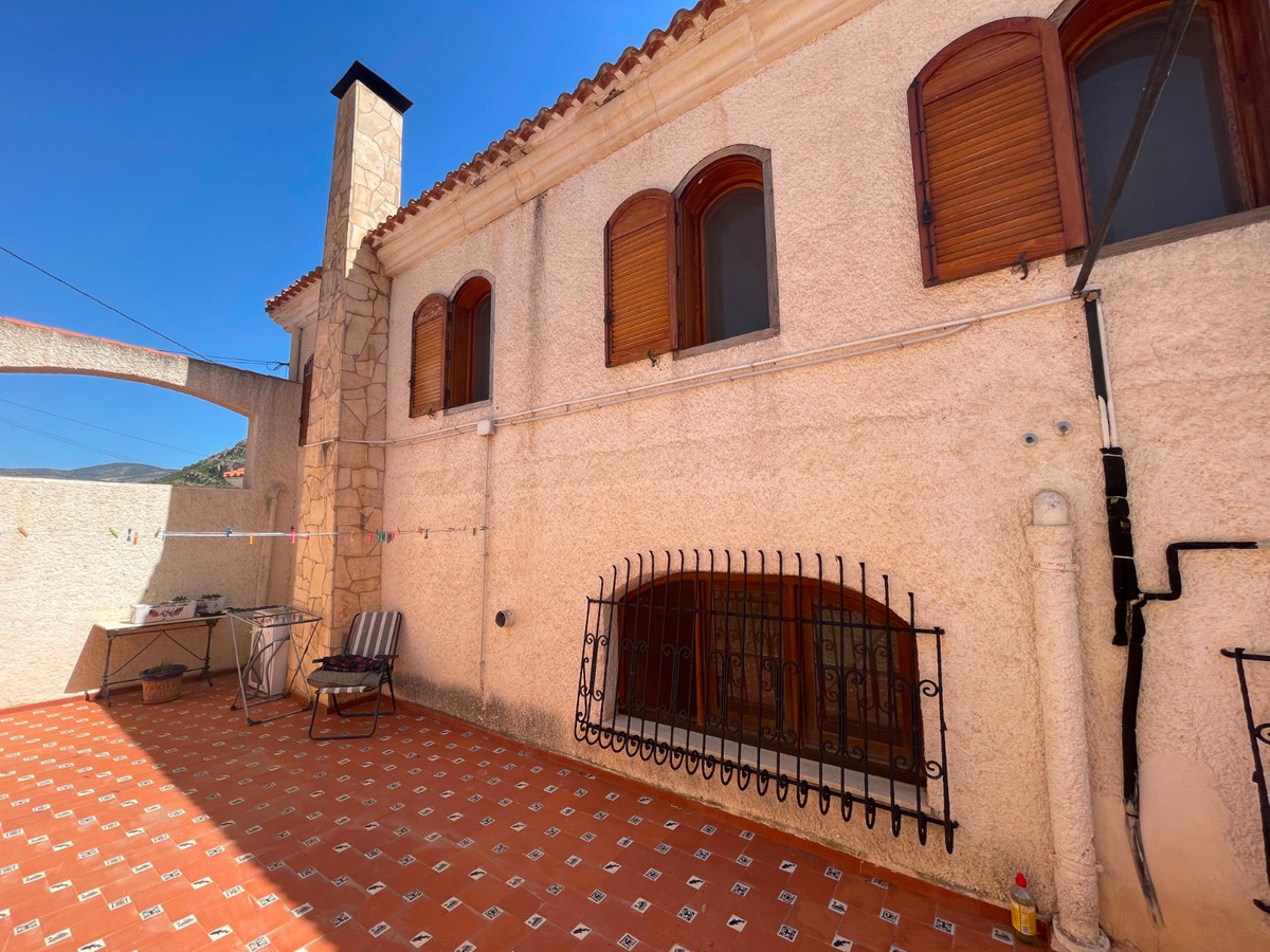 13 Bed Townhouse for sale in Elda Costa Blanca, Alicante, Spain