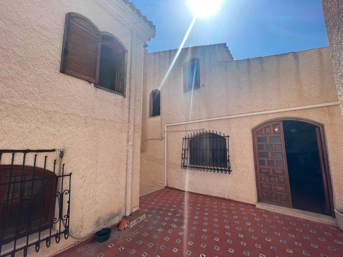13 Bed Townhouse for sale in Elda Costa Blanca, Alicante, Spain