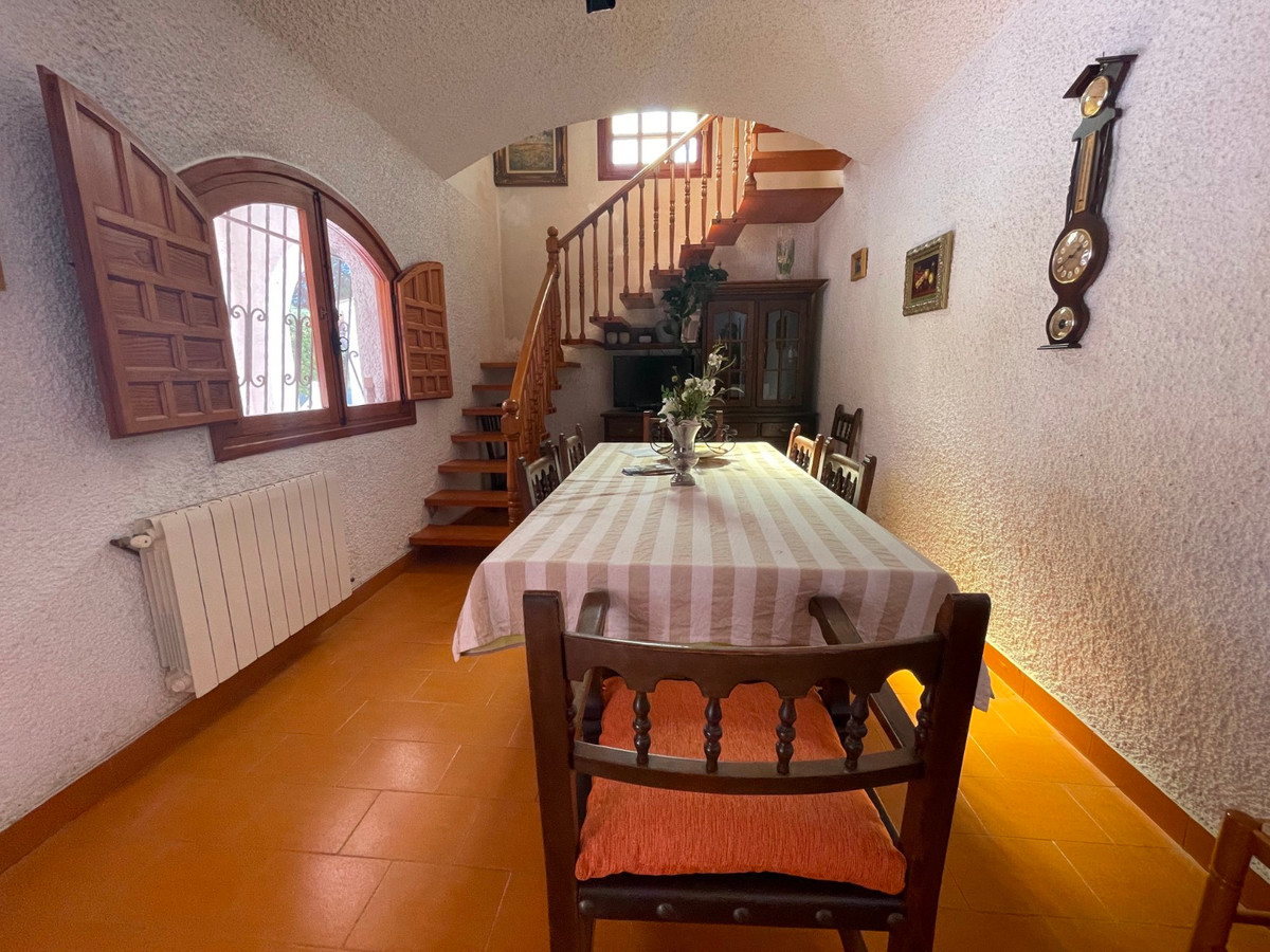 13 Bed Townhouse for sale in Elda Costa Blanca, Alicante, Spain
