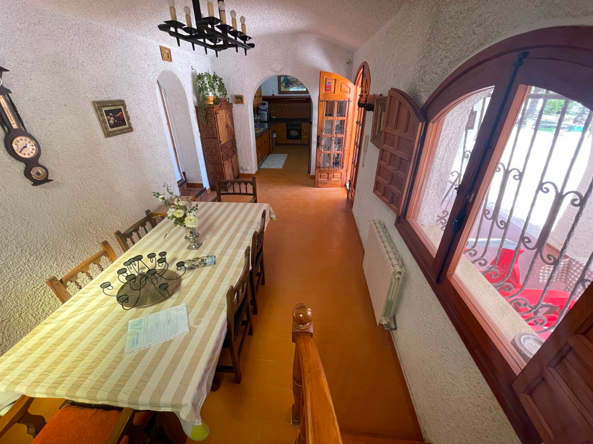 13 Bed Townhouse for sale in Elda Costa Blanca, Alicante, Spain