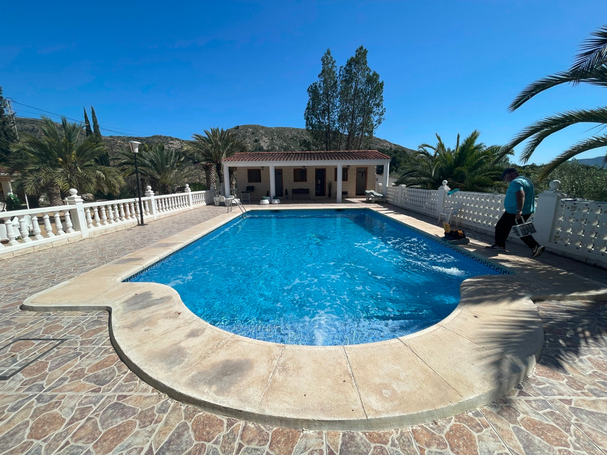 13 Bed Townhouse for sale in Elda Costa Blanca, Alicante, Spain