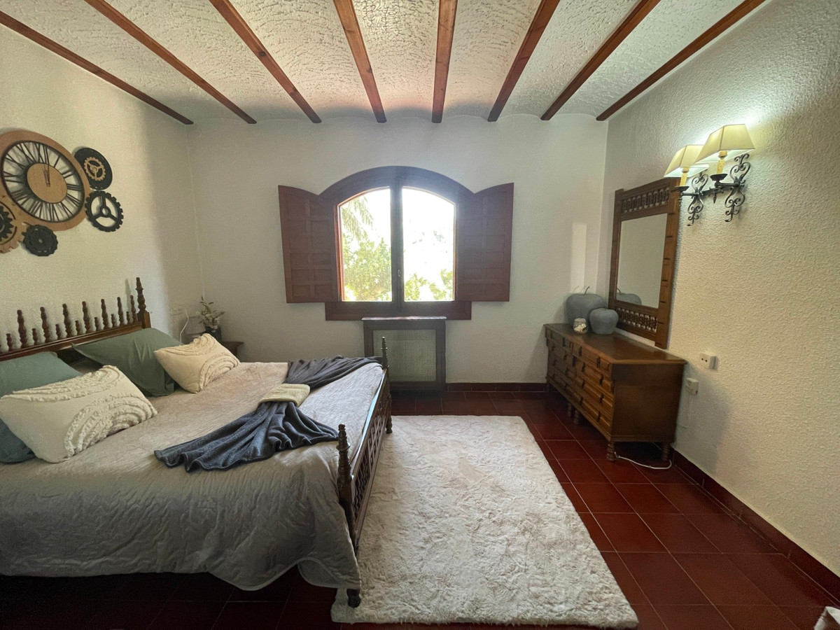 13 Bed Townhouse for sale in Elda Costa Blanca, Alicante, Spain