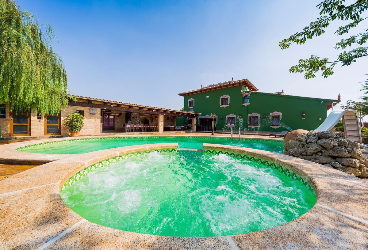 5 Bed Townhouse for sale in Almoradi Costa Blanca, Alicante, Spain