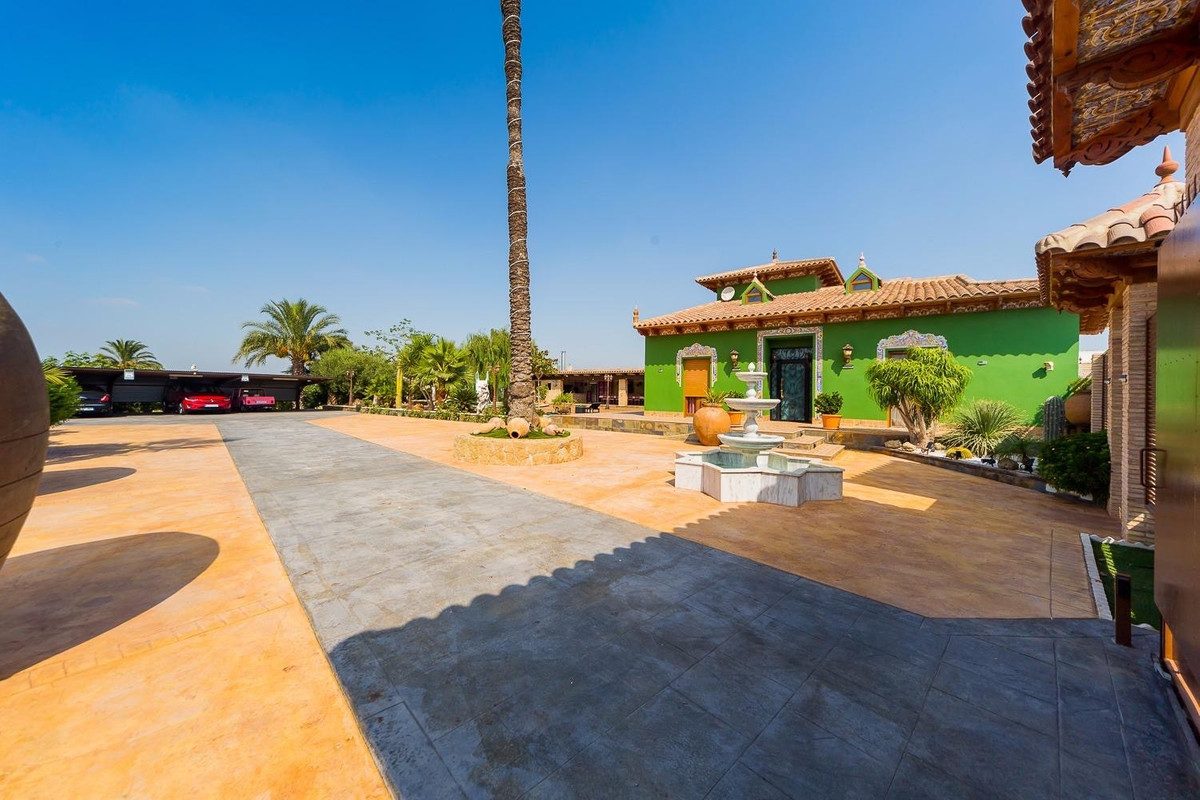 5 Bed Townhouse for sale in Almoradi Costa Blanca, Alicante, Spain