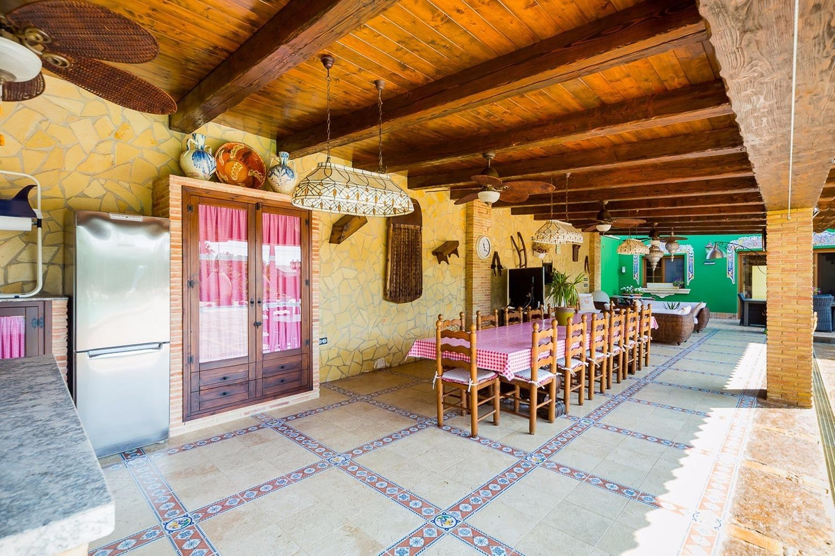5 Bed Townhouse for sale in Almoradi Costa Blanca, Alicante, Spain
