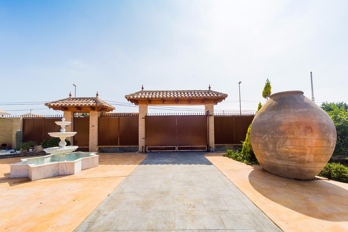 5 Bed Townhouse for sale in Almoradi Costa Blanca, Alicante, Spain