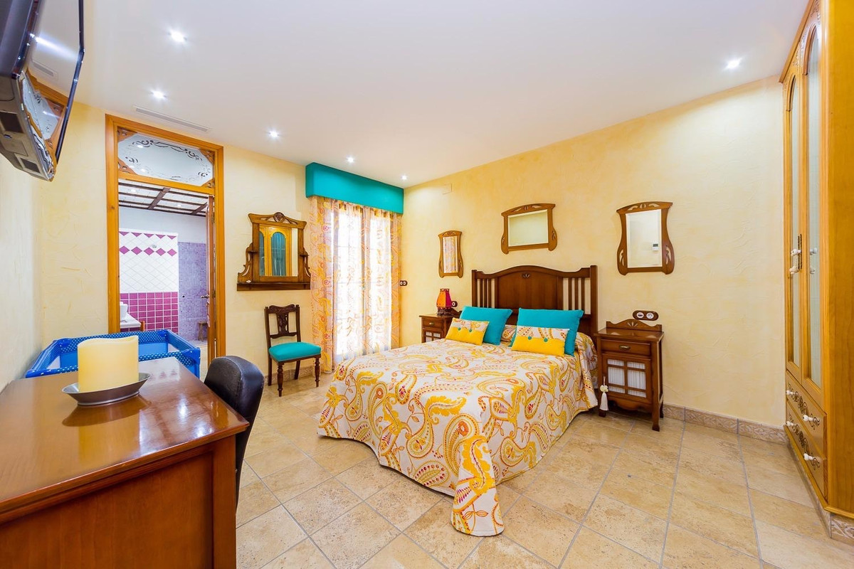 5 Bed Townhouse for sale in Almoradi Costa Blanca, Alicante, Spain