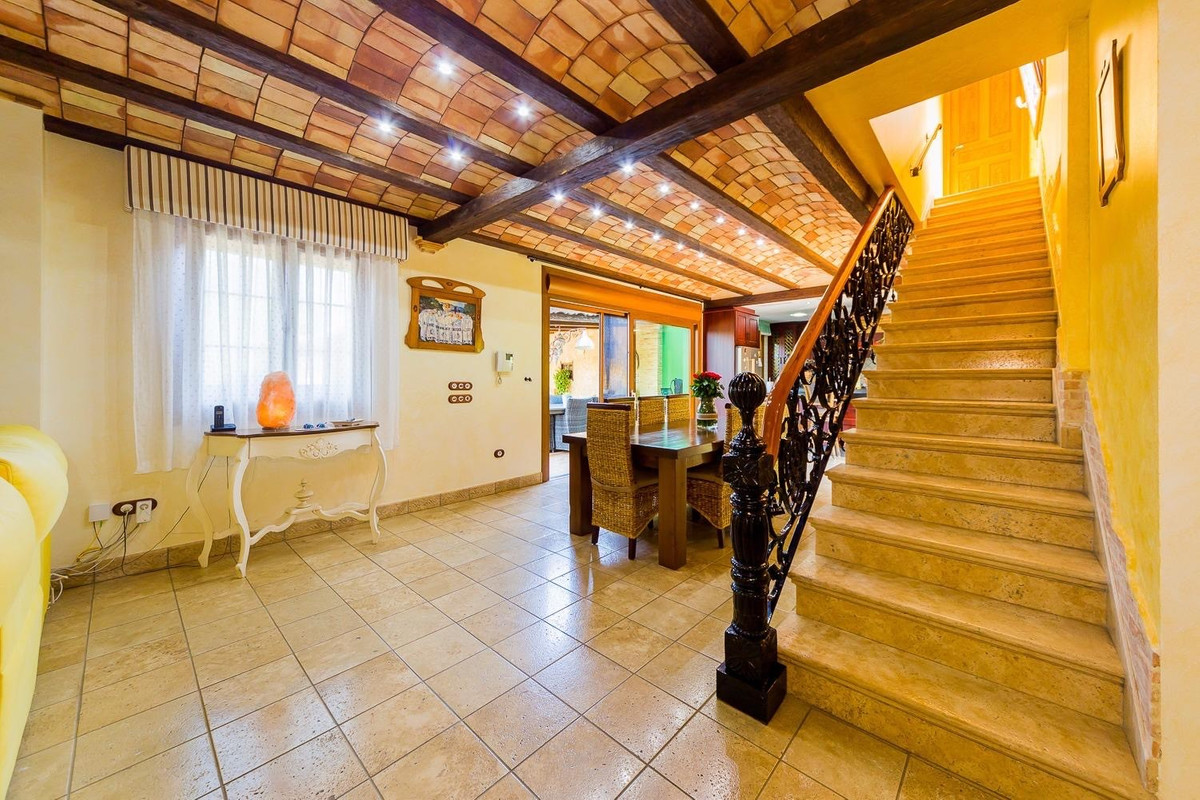 5 Bed Townhouse for sale in Almoradi Costa Blanca, Alicante, Spain