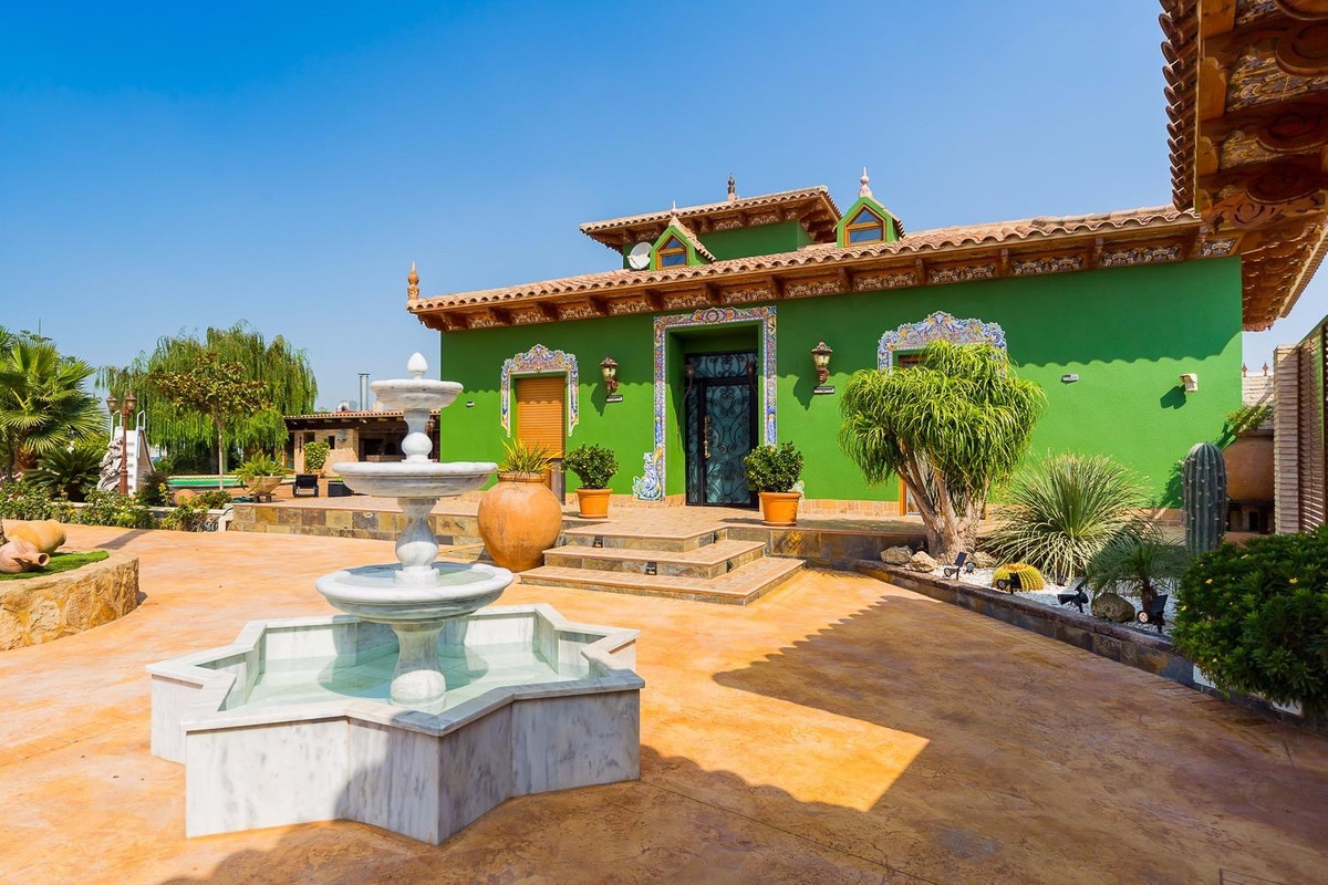 5 Bed Townhouse for sale in Almoradi Costa Blanca, Alicante, Spain
