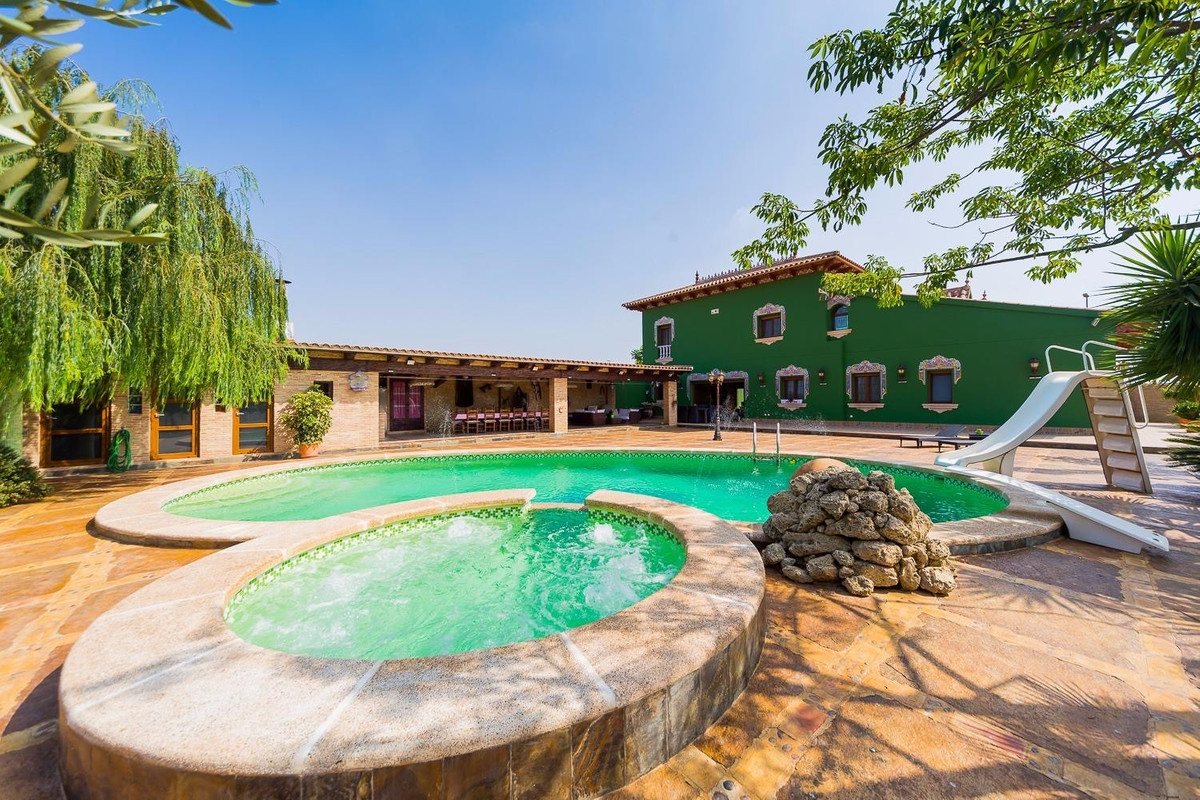 5 Bed Townhouse for sale in Almoradi Costa Blanca, Alicante, Spain