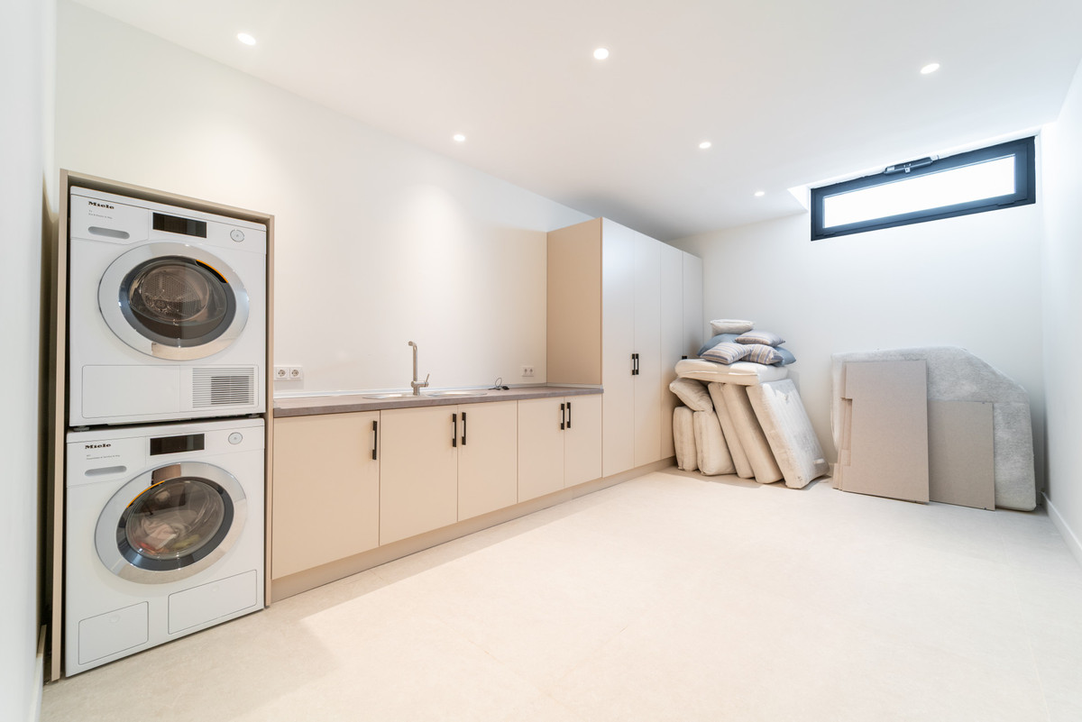 Se vende Villa - Chalet de 6 dormitorios en Costa Del Sol, Málaga, España