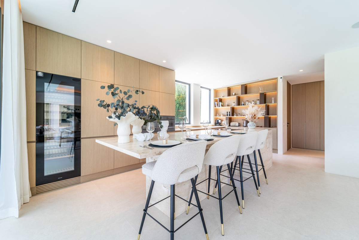 Se vende Villa - Chalet de 6 dormitorios en Costa Del Sol, Málaga, España