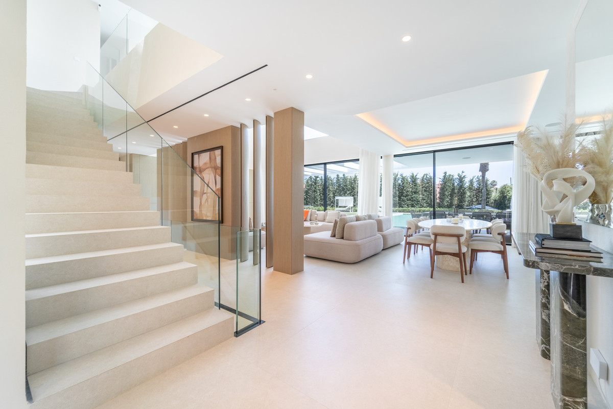 Se vende Villa - Chalet de 6 dormitorios en Costa Del Sol, Málaga, España
