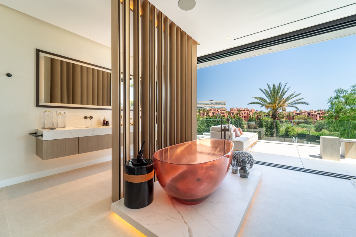 Se vende Villa - Chalet de 6 dormitorios en Costa Del Sol, Málaga, España