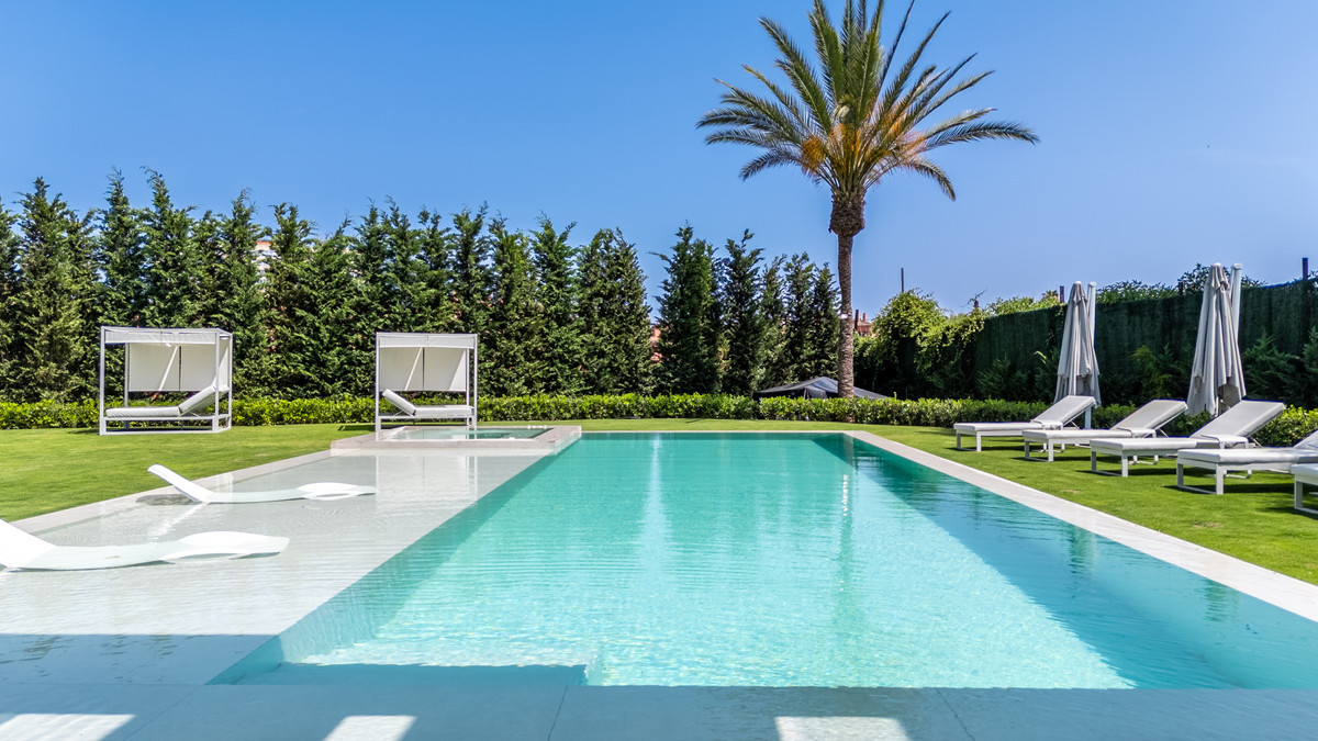 Se vende Villa - Chalet de 6 dormitorios en Costa Del Sol, Málaga, España