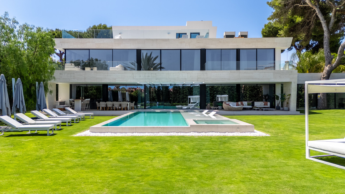 Se vende Villa - Chalet de 6 dormitorios en Costa Del Sol, Málaga, España