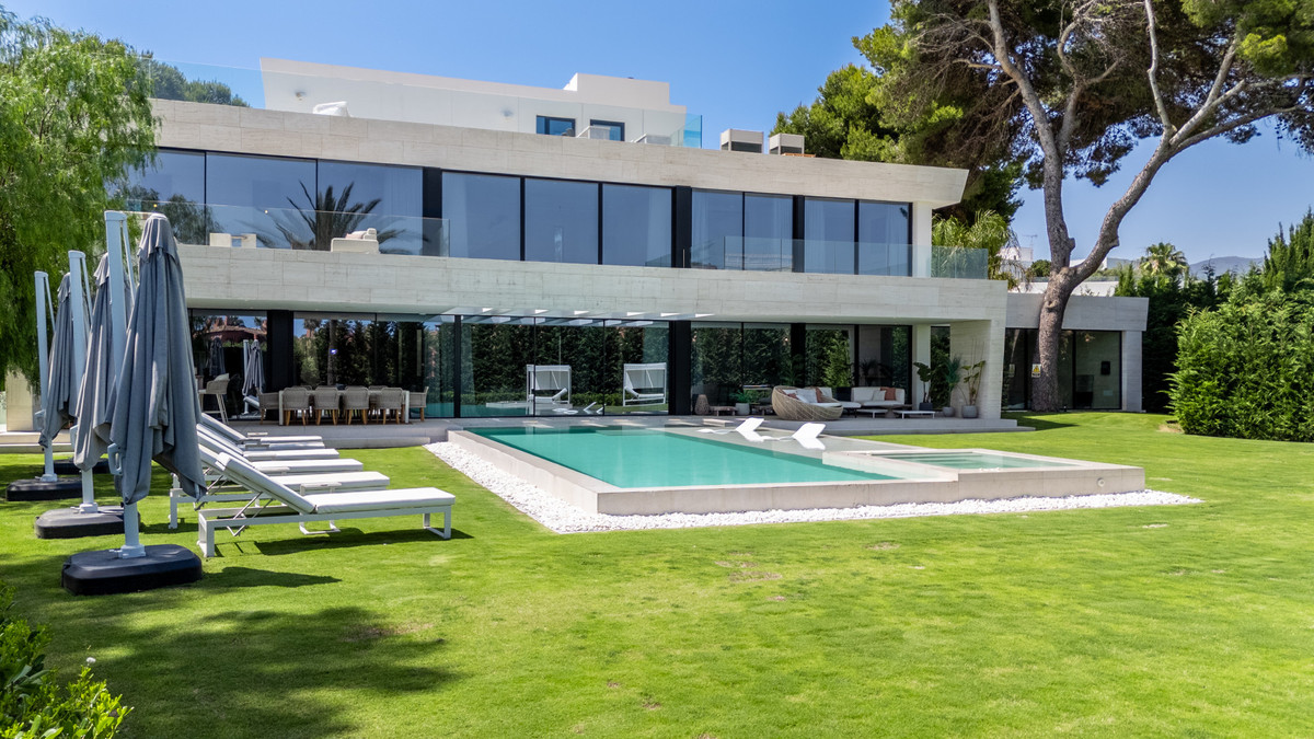 Se vende Villa - Chalet de 6 dormitorios en Costa Del Sol, Málaga, España