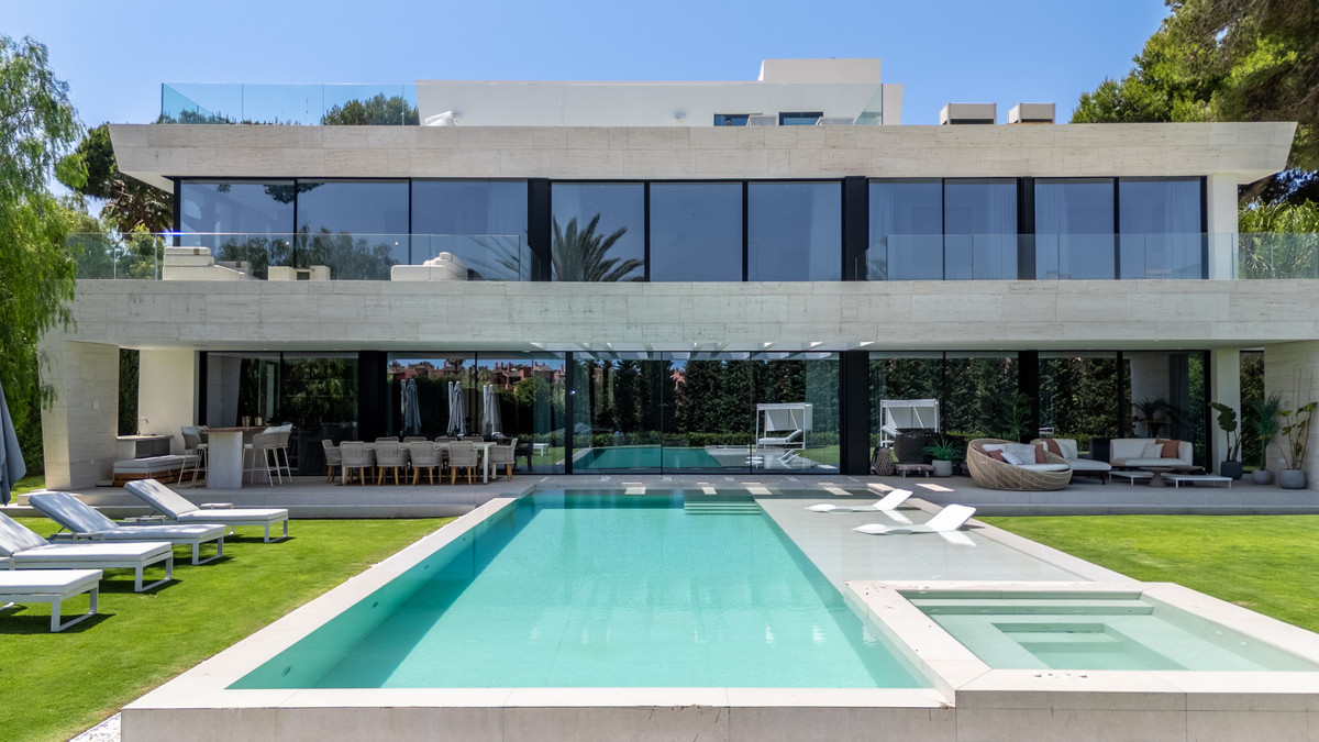 Se vende Villa - Chalet de 6 dormitorios en Costa Del Sol, Málaga, España