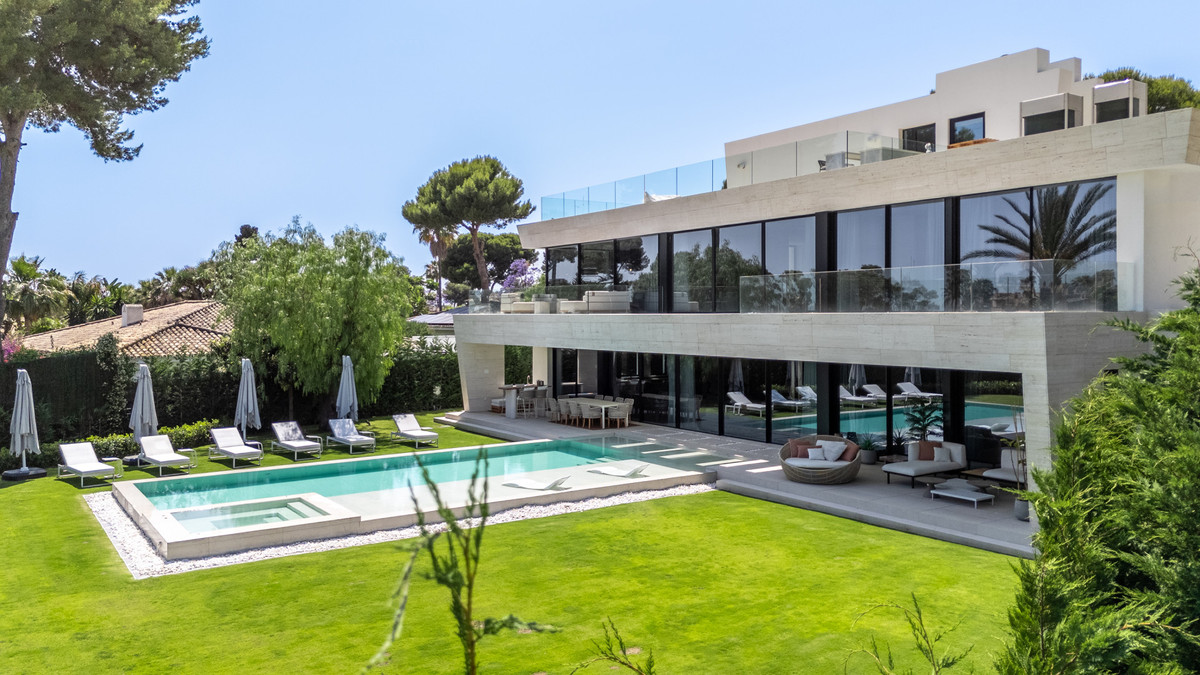 Se vende Villa - Chalet de 6 dormitorios en Costa Del Sol, Málaga, España
