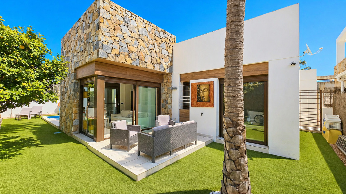 Se vende Villa - Chalet de 2 dormitorios en Costa Blanca, Alicante, España