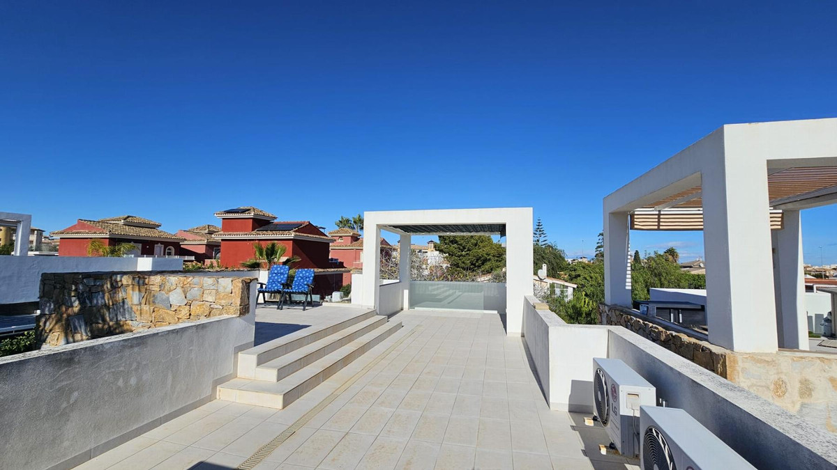 Se vende Villa - Chalet de 2 dormitorios en Costa Blanca, Alicante, España