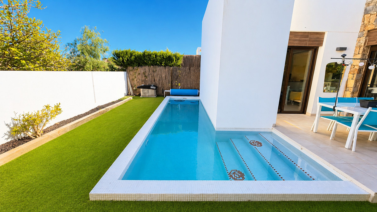Se vende Villa - Chalet de 2 dormitorios en Costa Blanca, Alicante, España