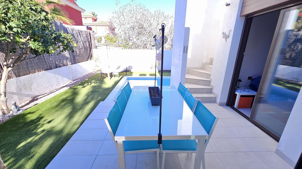 Se vende Villa - Chalet de 2 dormitorios en Costa Blanca, Alicante, España