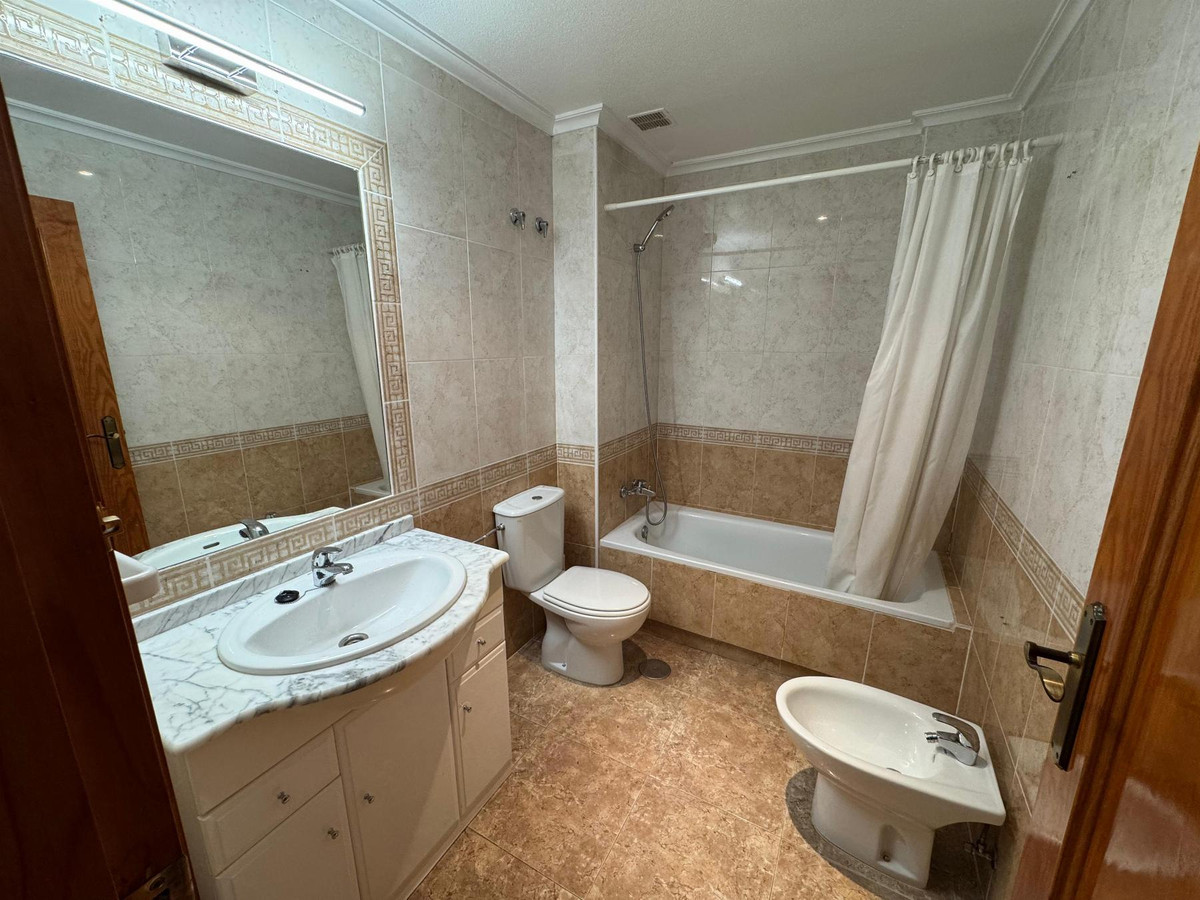 Se vende Apartamento Planta Media de 2 dormitorios en Costa Blanca, Alicante, España