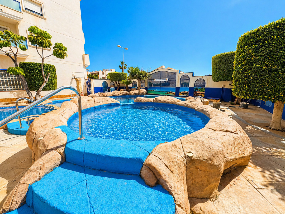 Se vende Apartamento Planta Media de 2 dormitorios en Costa Blanca, Alicante, España