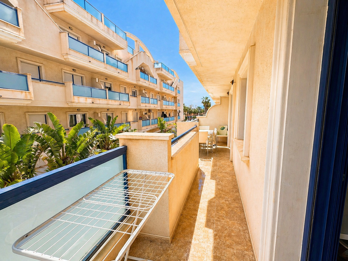 Se vende Apartamento Planta Media de 2 dormitorios en Costa Blanca, Alicante, España