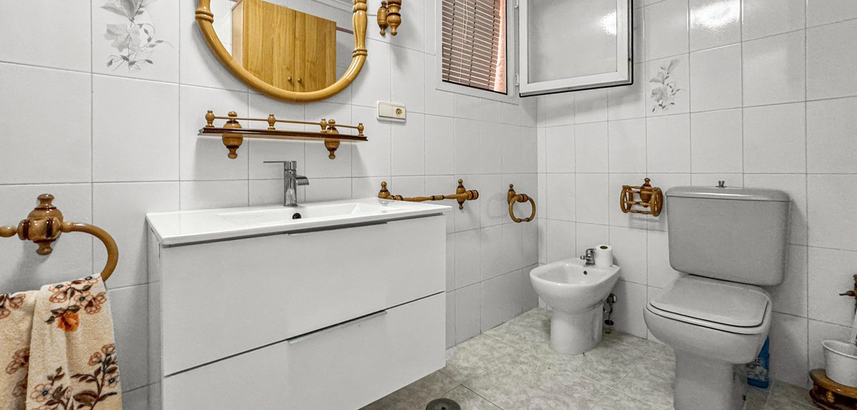 3 Bed Apartment for sale in Playa De Los Locos Costa Blanca, Alicante, Spain