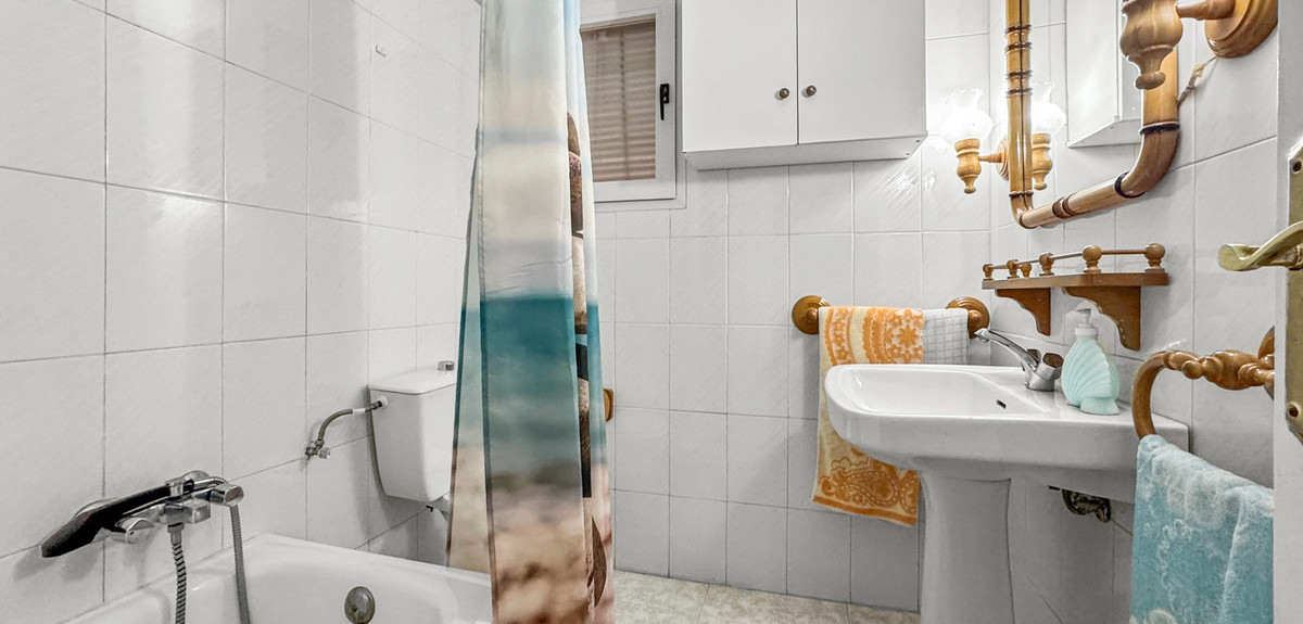 3 Bed Apartment for sale in Playa De Los Locos Costa Blanca, Alicante, Spain