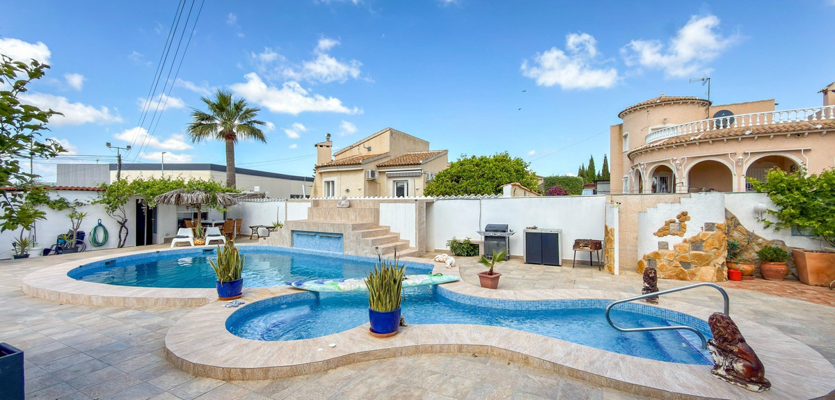 7 Bed Townhouse for sale in Ciudad Quesada Costa Blanca, Alicante, Spain
