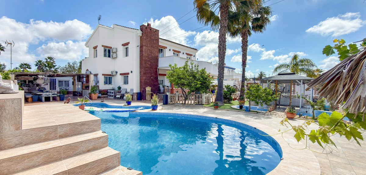 7 Bed Townhouse for sale in Ciudad Quesada Costa Blanca, Alicante, Spain