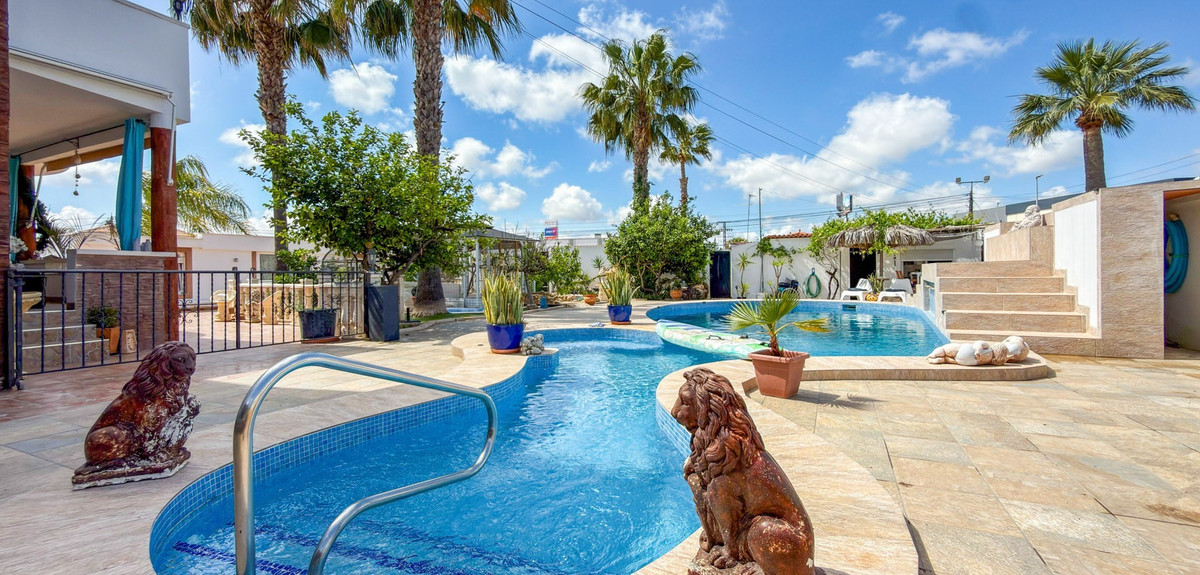 7 Bed Townhouse for sale in Ciudad Quesada Costa Blanca, Alicante, Spain