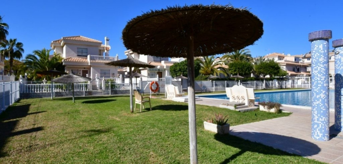 Se vende Apartamento Planta Baja de 2 dormitorios en Costa Blanca, Alicante, España