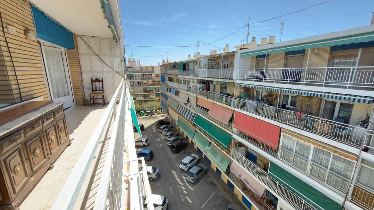 Se vende Apartamento Planta Media de 3 dormitorios en Costa Blanca, Alicante, España