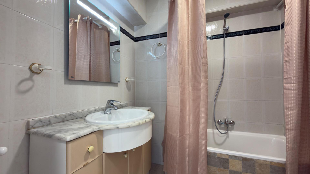 Se vende Apartamento Planta Media de 3 dormitorios en Costa Blanca, Alicante, España
