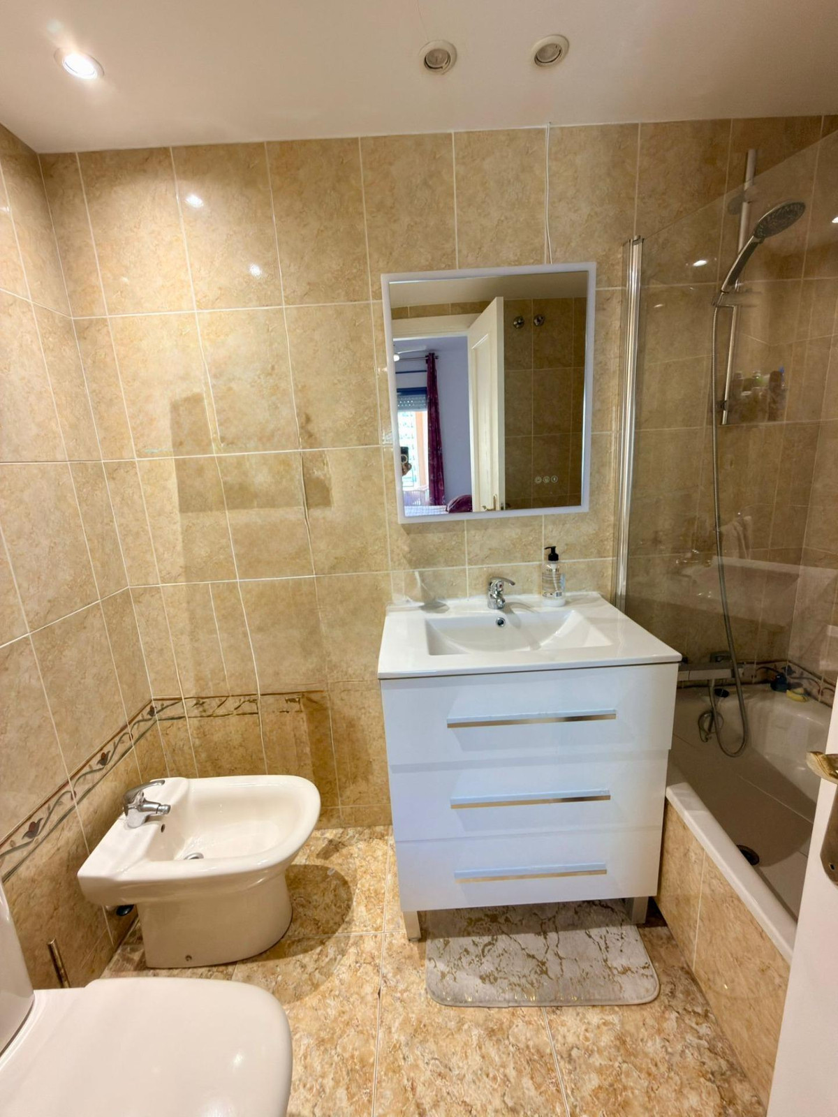 Se vende Apartamento Planta Media de 2 dormitorios en Costa Blanca, Alicante, España