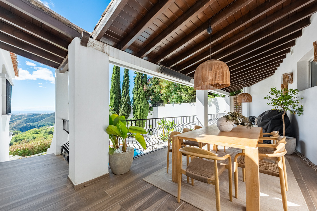 4 Bed Townhouse for sale in Istán Costa Del Sol, Málaga, Spain
