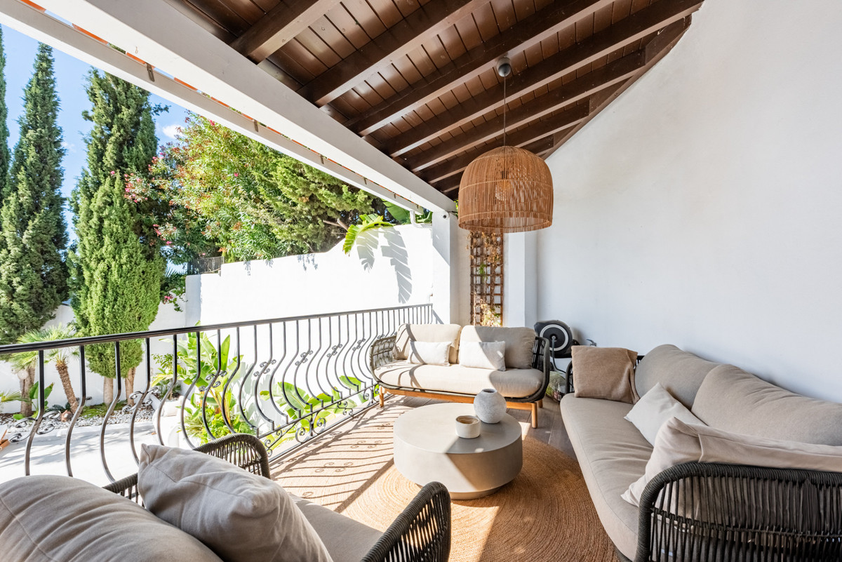 4 Bed Townhouse for sale in Istán Costa Del Sol, Málaga, Spain