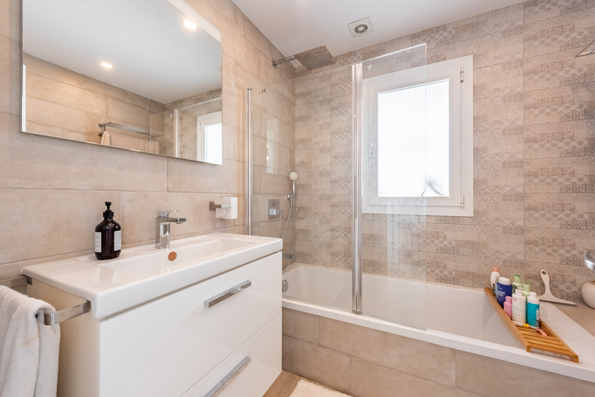 4 Bed Townhouse for sale in Istán Costa Del Sol, Málaga, Spain