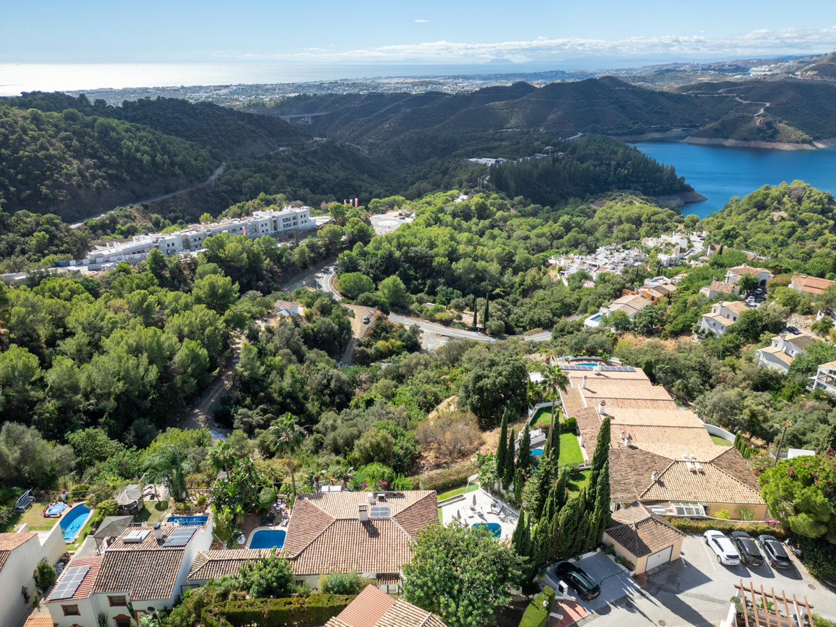 4 Bed Townhouse for sale in Istán Costa Del Sol, Málaga, Spain