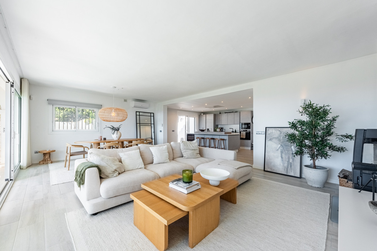 4 Bed Townhouse for sale in Istán Costa Del Sol, Málaga, Spain